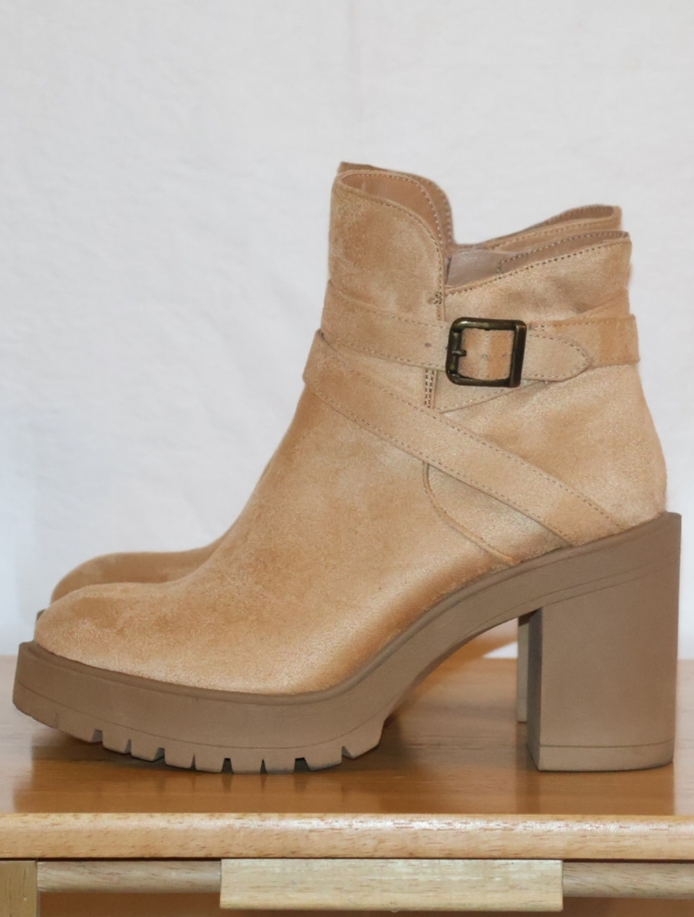Wonderly Nessie Ankle Boots-Camel Tan. Size 8M.